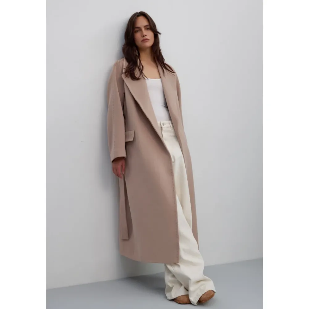 DAMES Estro Trenchcoats & Mantels^Wollen Mantel voor Vrouwen met Brede Kraag