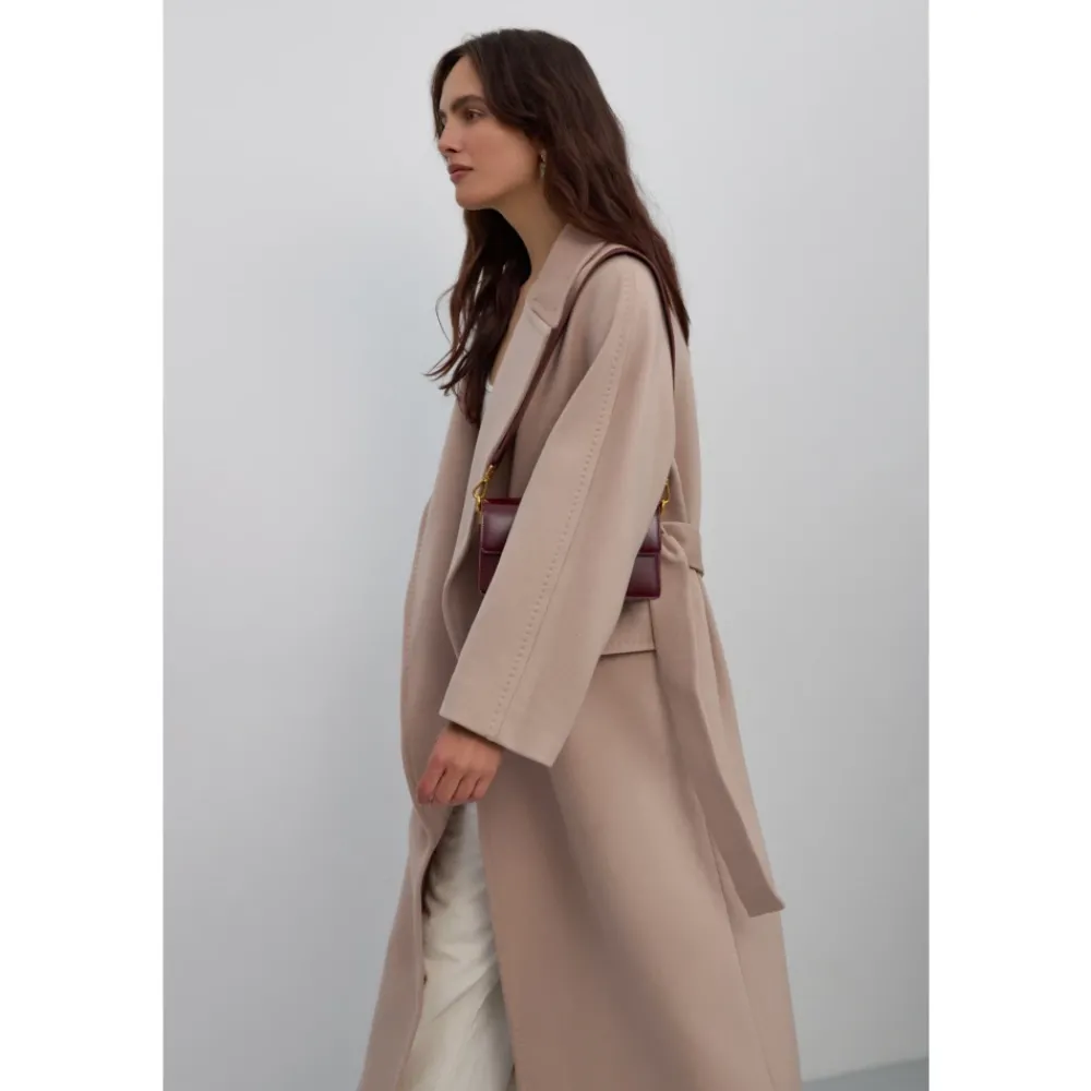 DAMES Estro Trenchcoats & Mantels^Wollen Mantel voor Vrouwen met Brede Kraag