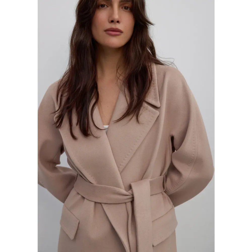 DAMES Estro Trenchcoats & Mantels^Wollen Mantel voor Vrouwen met Brede Kraag