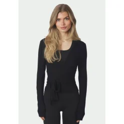 DAMES Neo Noir Blouses