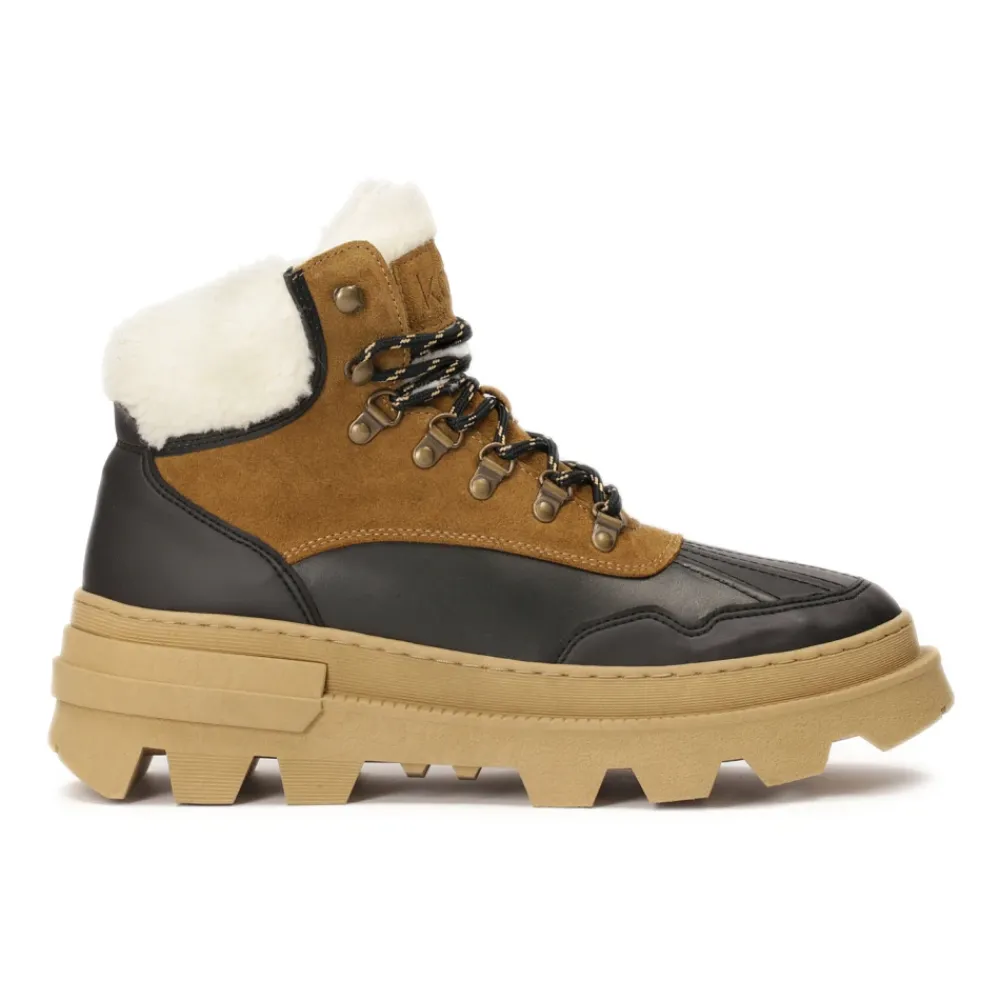 Heren Kazar e en zwarte laarzen op een dikke zool