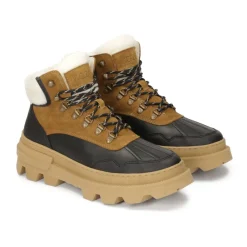 Heren Kazar e en zwarte laarzen op een dikke zool