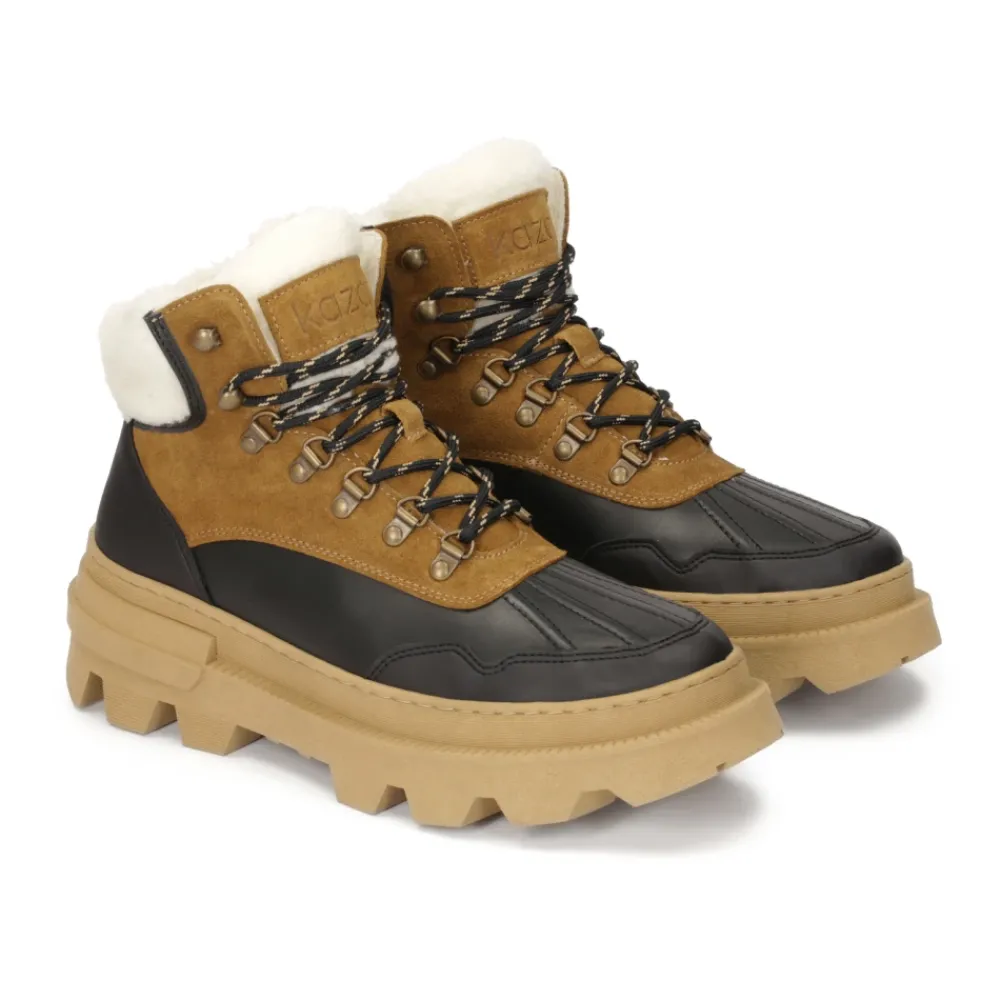 Heren Kazar e en zwarte laarzen op een dikke zool