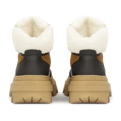 Heren Kazar e en zwarte laarzen op een dikke zool