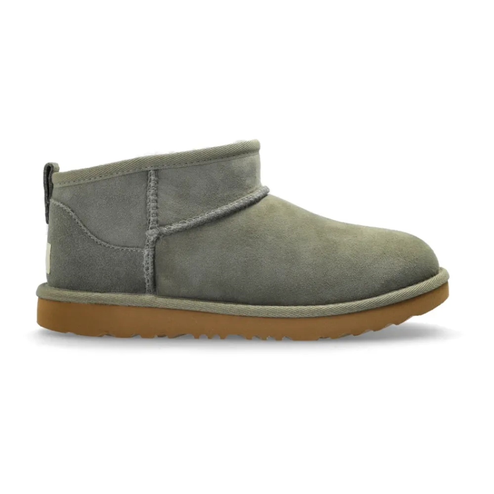 UGG Classic Ultra Mini Snowboots