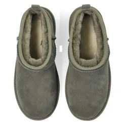 UGG Classic Ultra Mini Snowboots