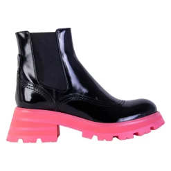 DAMES Alexander McQueen Chelseaboots^Fluo Pink Sole Chelsea Laarzen