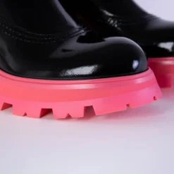 DAMES Alexander McQueen Chelseaboots^Fluo Pink Sole Chelsea Laarzen