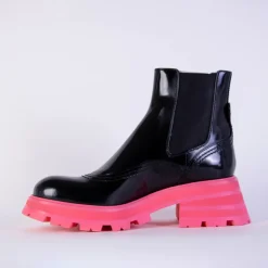 DAMES Alexander McQueen Chelseaboots^Fluo Pink Sole Chelsea Laarzen