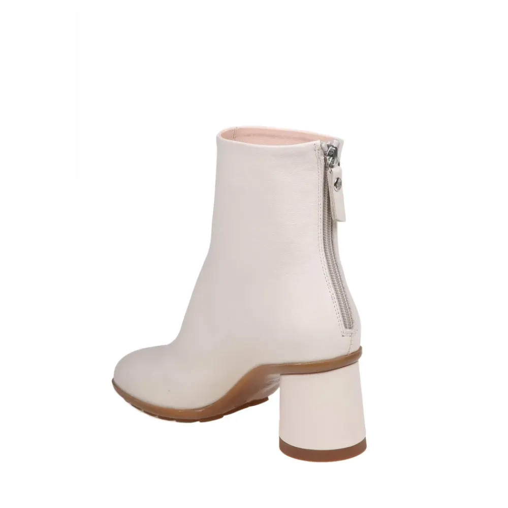 DAMES AGL Enkellaarsjes^Gebogen enkellaarsjes in krijt leer