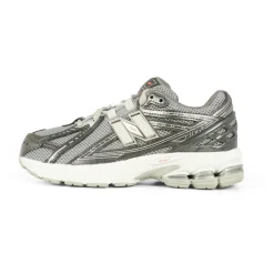 New Balance Grijze Mesh Sneakers met Innovatieve Zool