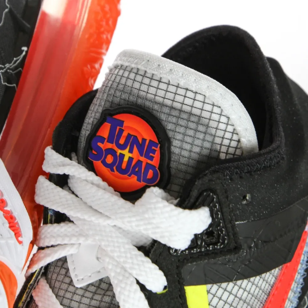 Nike Lebron XVIII Low Basketbalschoen