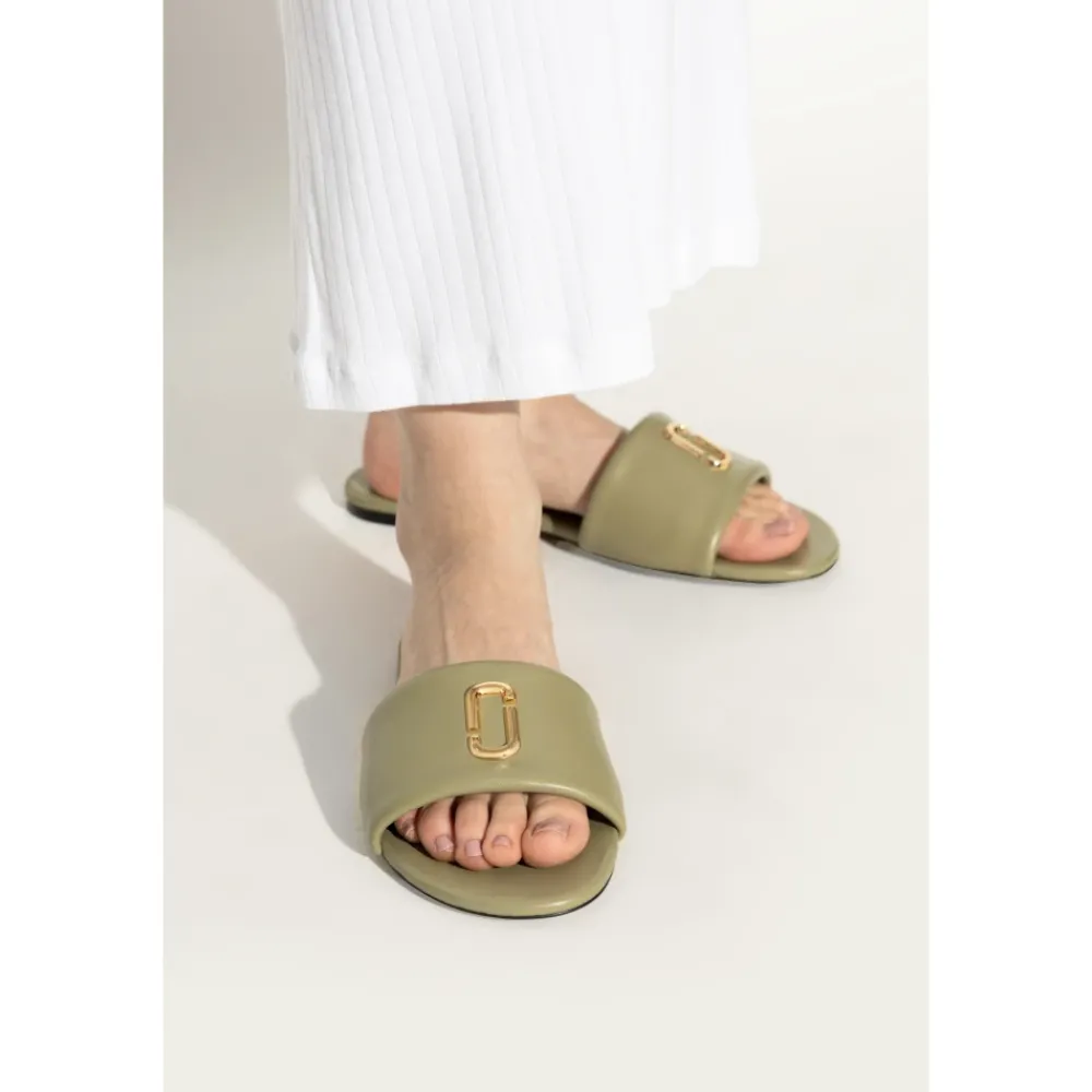 DAMES Marc Jacobs Snapshot slides