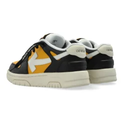 Off White Sneakers Buiten Kantoor