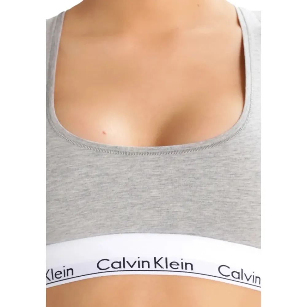 Calvin Klein Sport Bh'S & Ondergoed|Sportshirts^Sportieve grijze sportbeha met rubberen letters